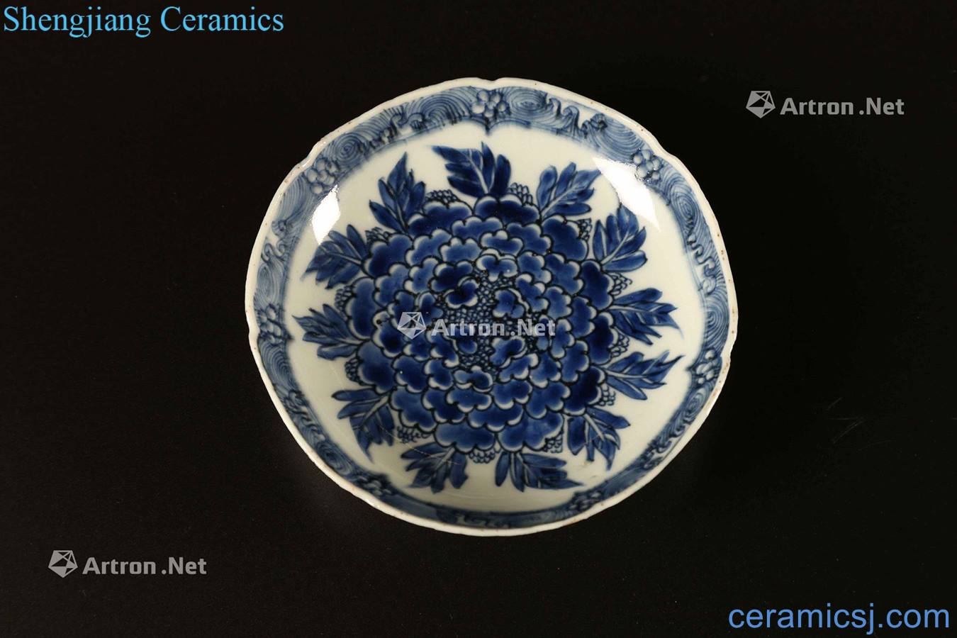 THE Qing dynasty A BLUE AND WHITE PORCELAIN DISH WITH LOBED RIM AND SPURIOUS CHENGHUA MARK AT THE BASECHINA
