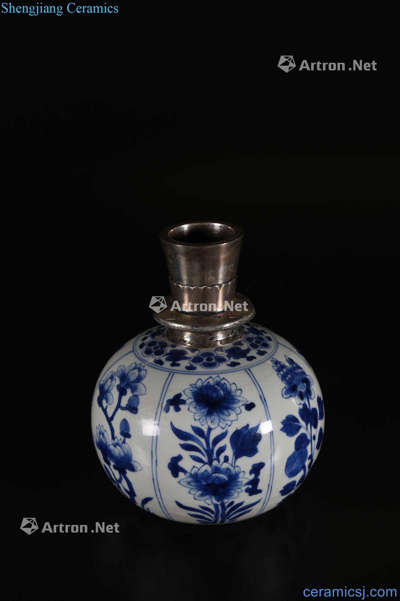 THE Qing Dynasty A BLUE AND WHITE CHINESE PORCELAIN HUQQA BASE MADE FOR ISLAMIC MARKET of CHINA