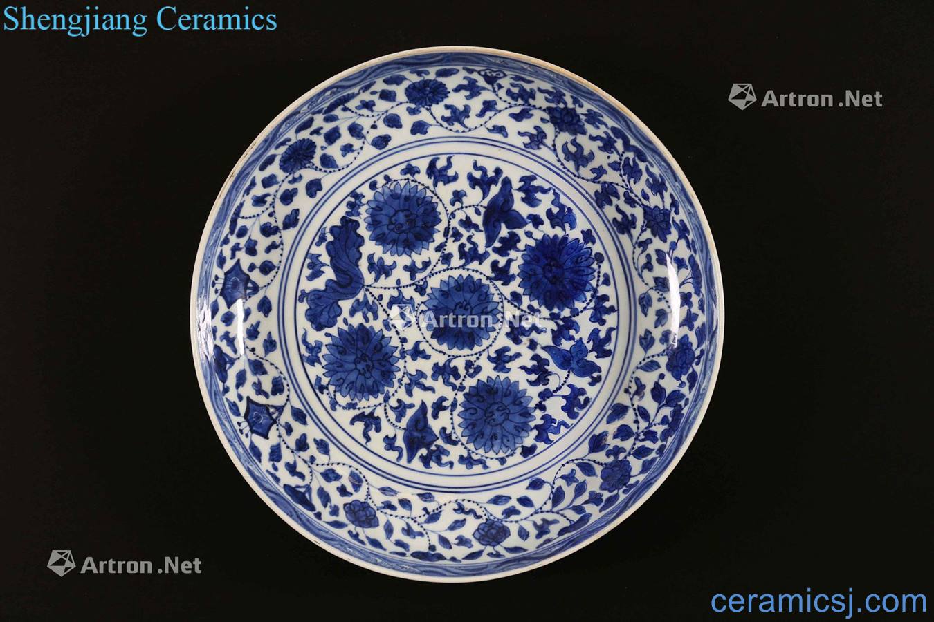 THE Qing dynasty made A PORCELAIN DISH IN THE MING STYLECHINA