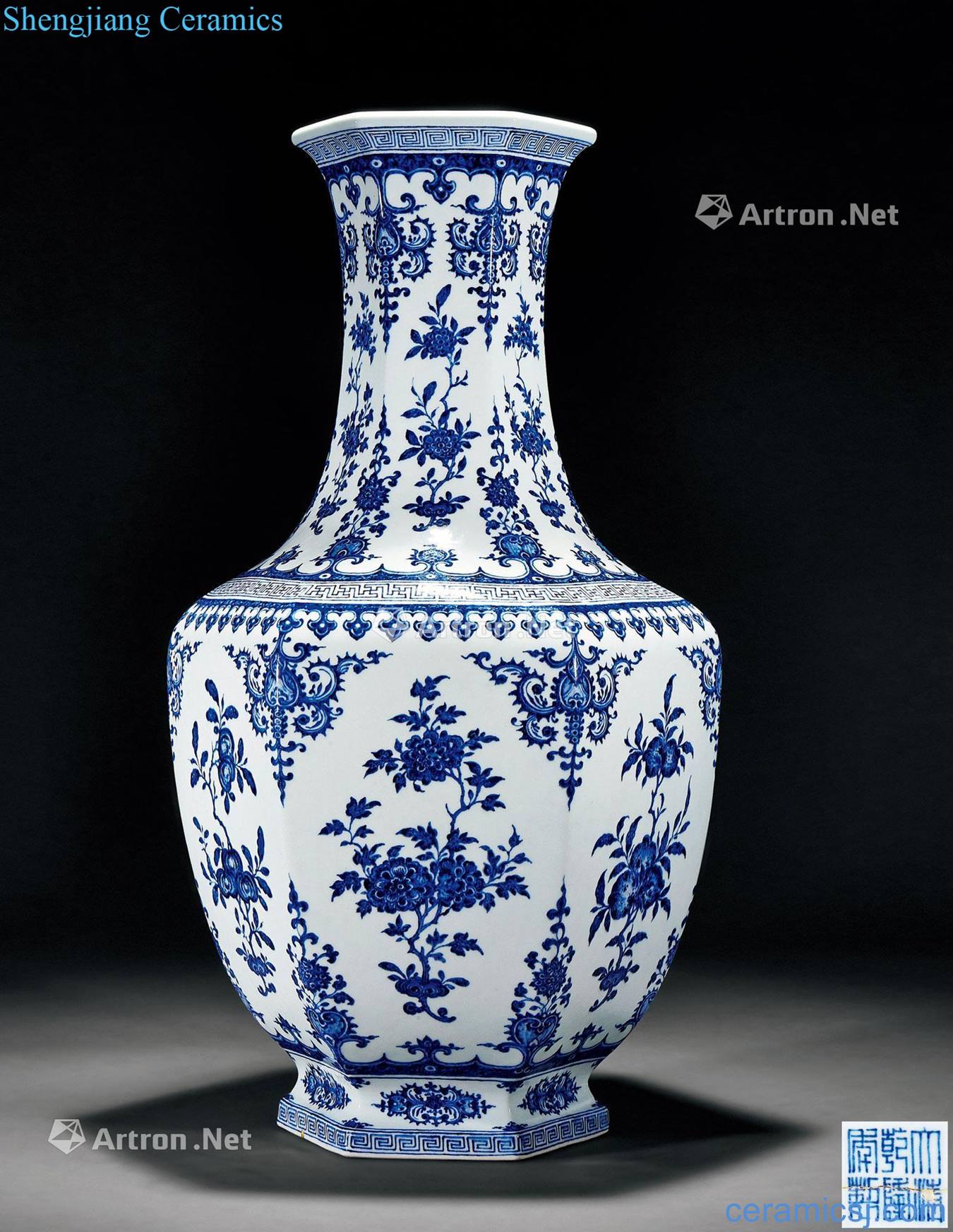 Qing qianlong Blue and white figure vase folding branches of melon and fruit
