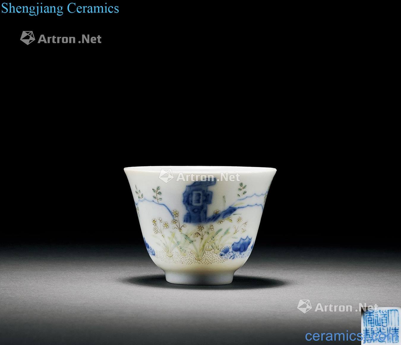 Qing daoguang Blue and white colorful flora cup
