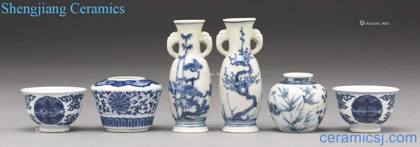 A GROUP OF SIX BLUE AND WHITE MINIATURE CONTAINERS