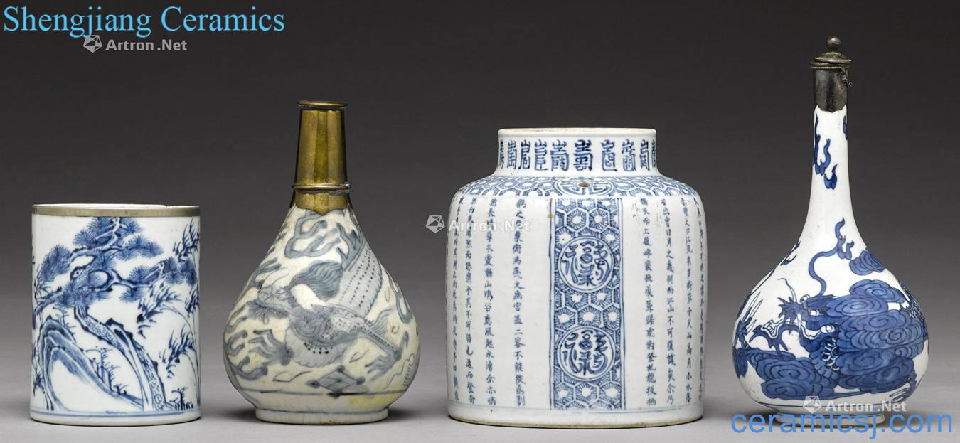 A GROUP OF FOUR BLUE AND WHITE WARES