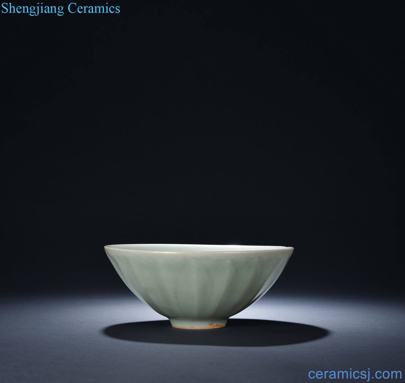 yuan Longquan celadon plum green glaze lotus-shaped bowl