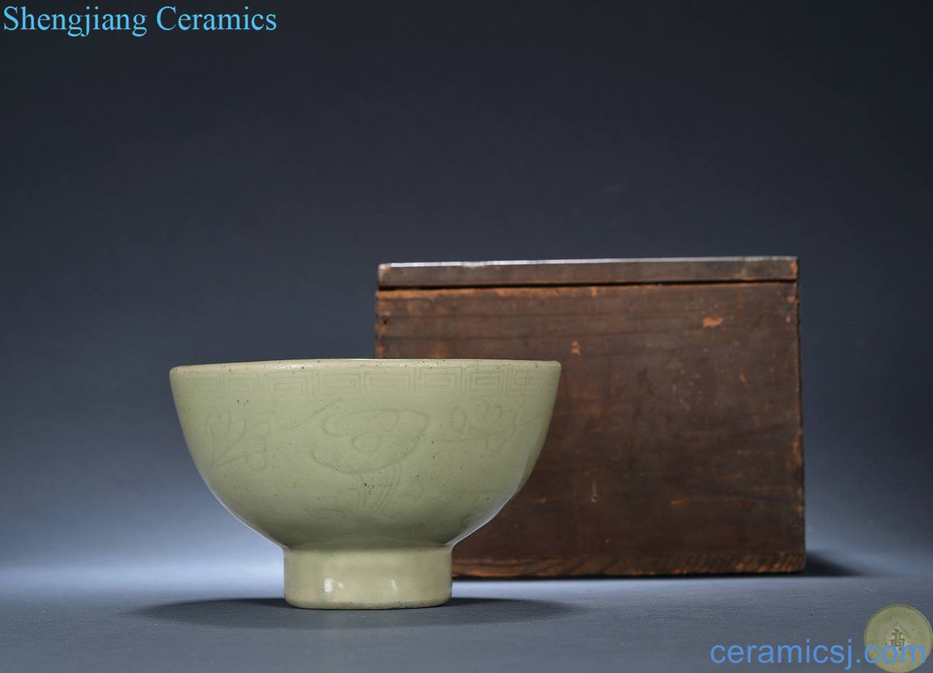 Ming dynasty longquan stamps cross character figure bowl