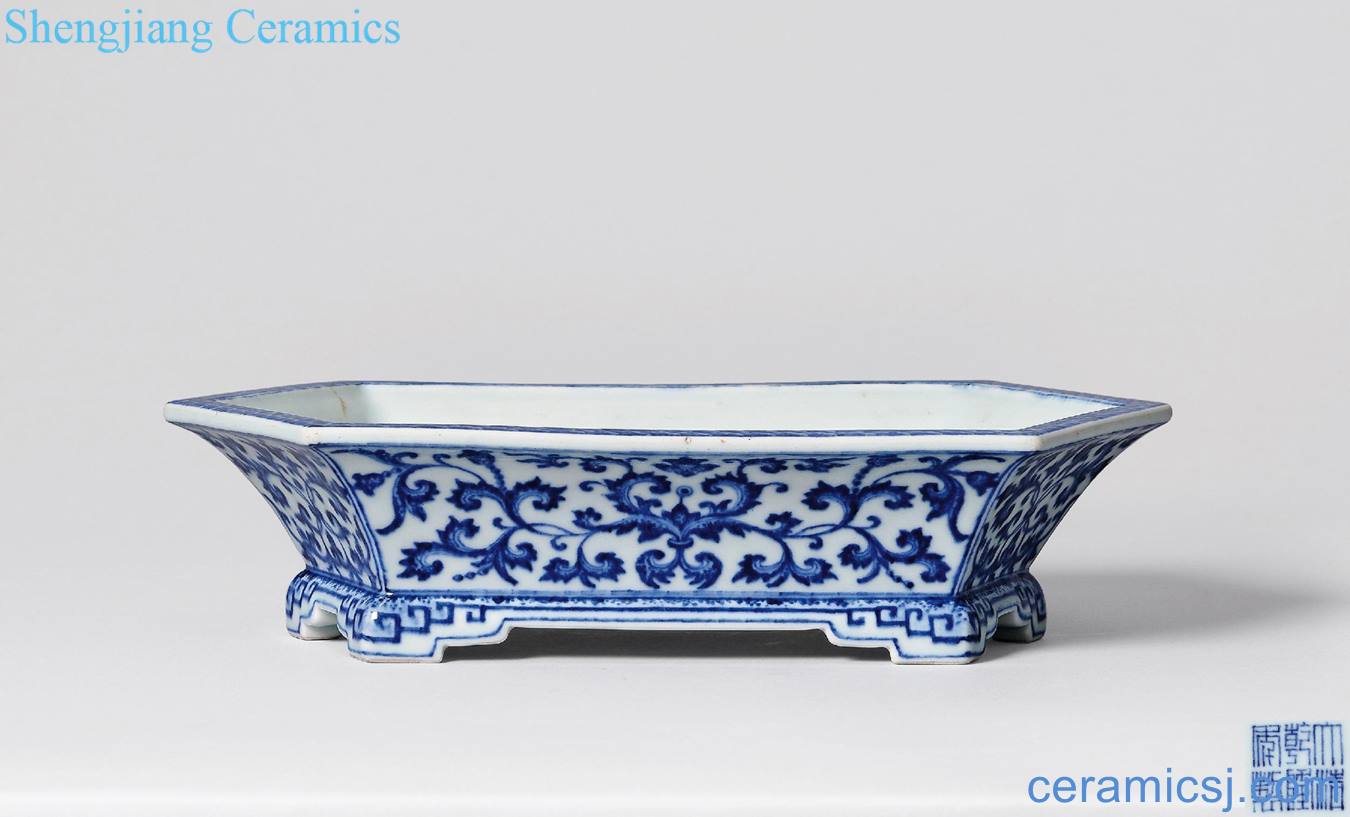 Qing qianlong Blue and white six-party branch flower narcissus basin