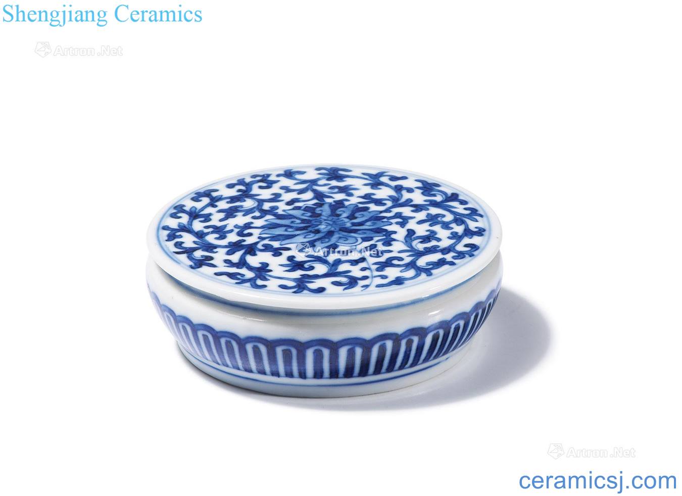 Mid qing Blue and white lotus flower grain cover box