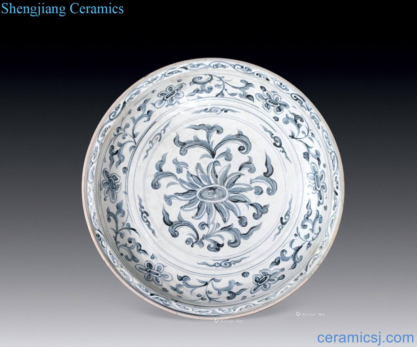 Early Ming blue and white flower tray