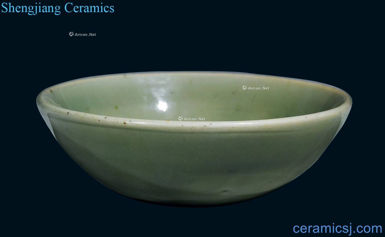 At the end of the yuan Ming Longquan green glaze lie the foot bowl