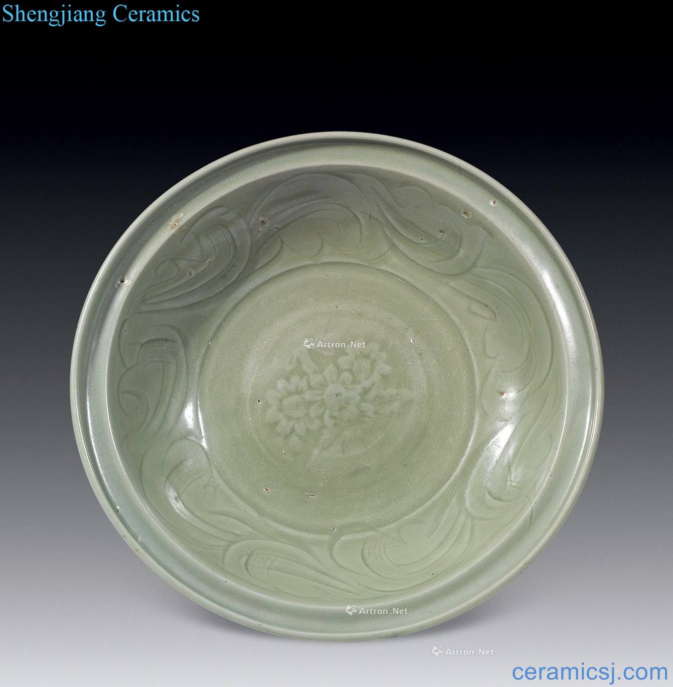 The yuan dynasty Longquan hand-cut grail