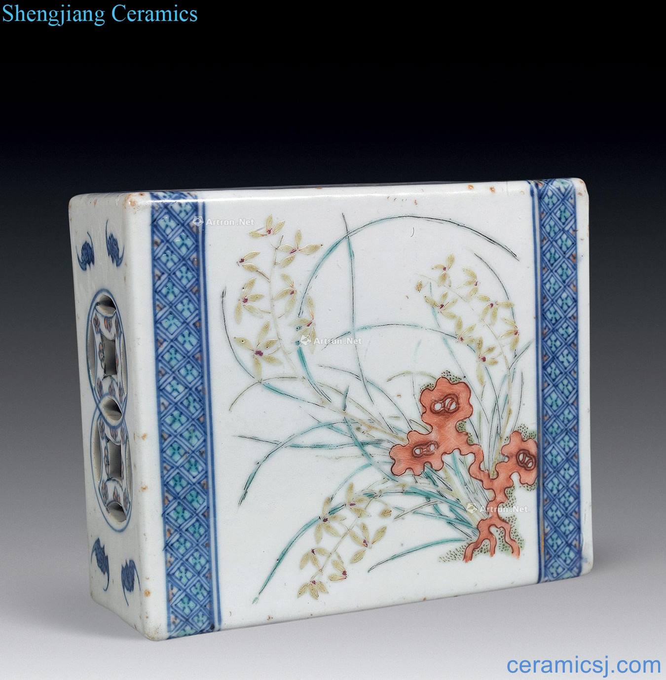 Qing dynasty blue and white color bucket MaiZhen garden pattern