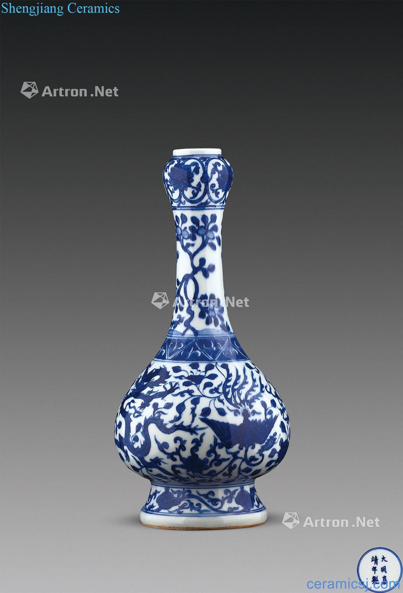 Ming jiajing Blue and white longfeng grain bottle of garlic