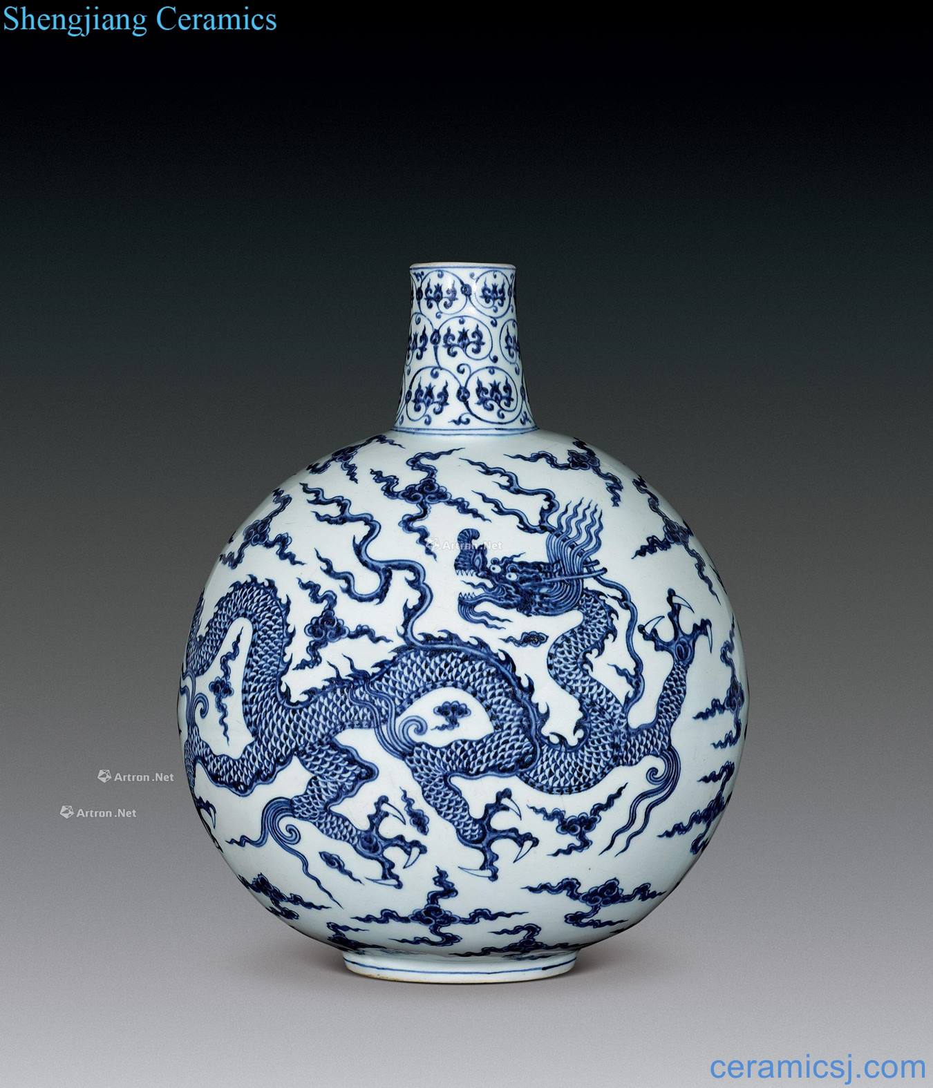 Ming yongle Blue and white YunLongWen flat pot