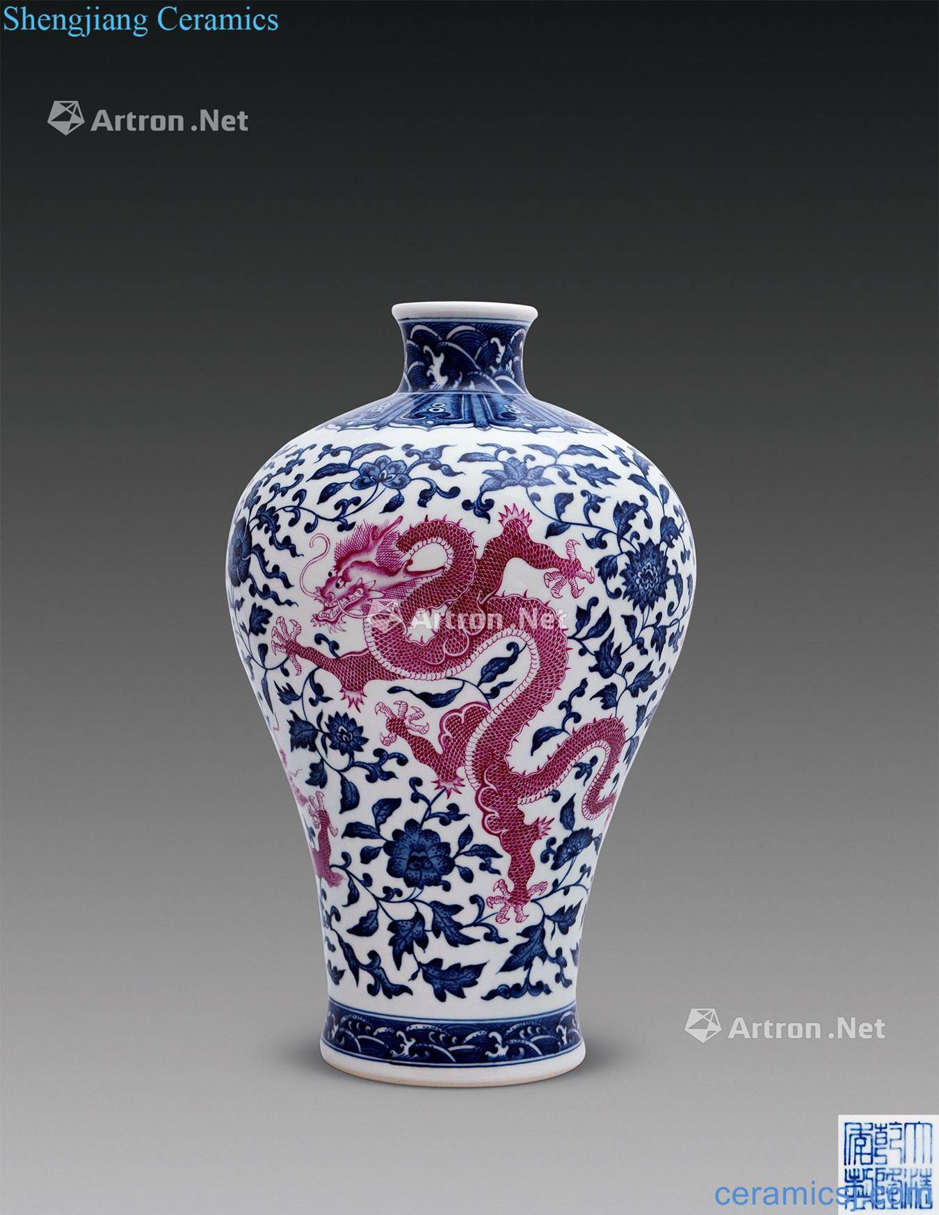 Qing qianlong Blue and white flowers alum red dragon grain mei bottle