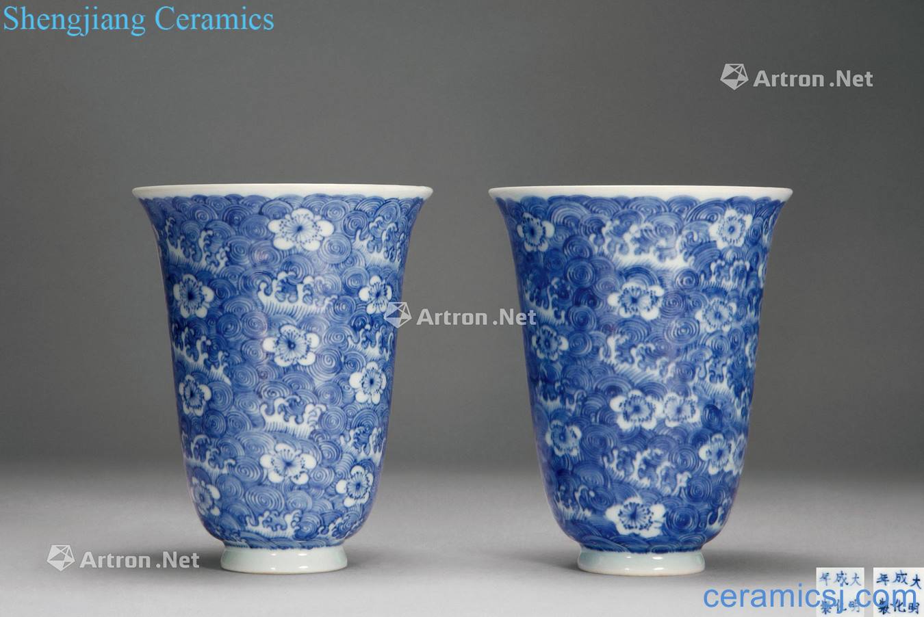 Blue and white out of the water lines of the reign of emperor kangxi bell cup (a)