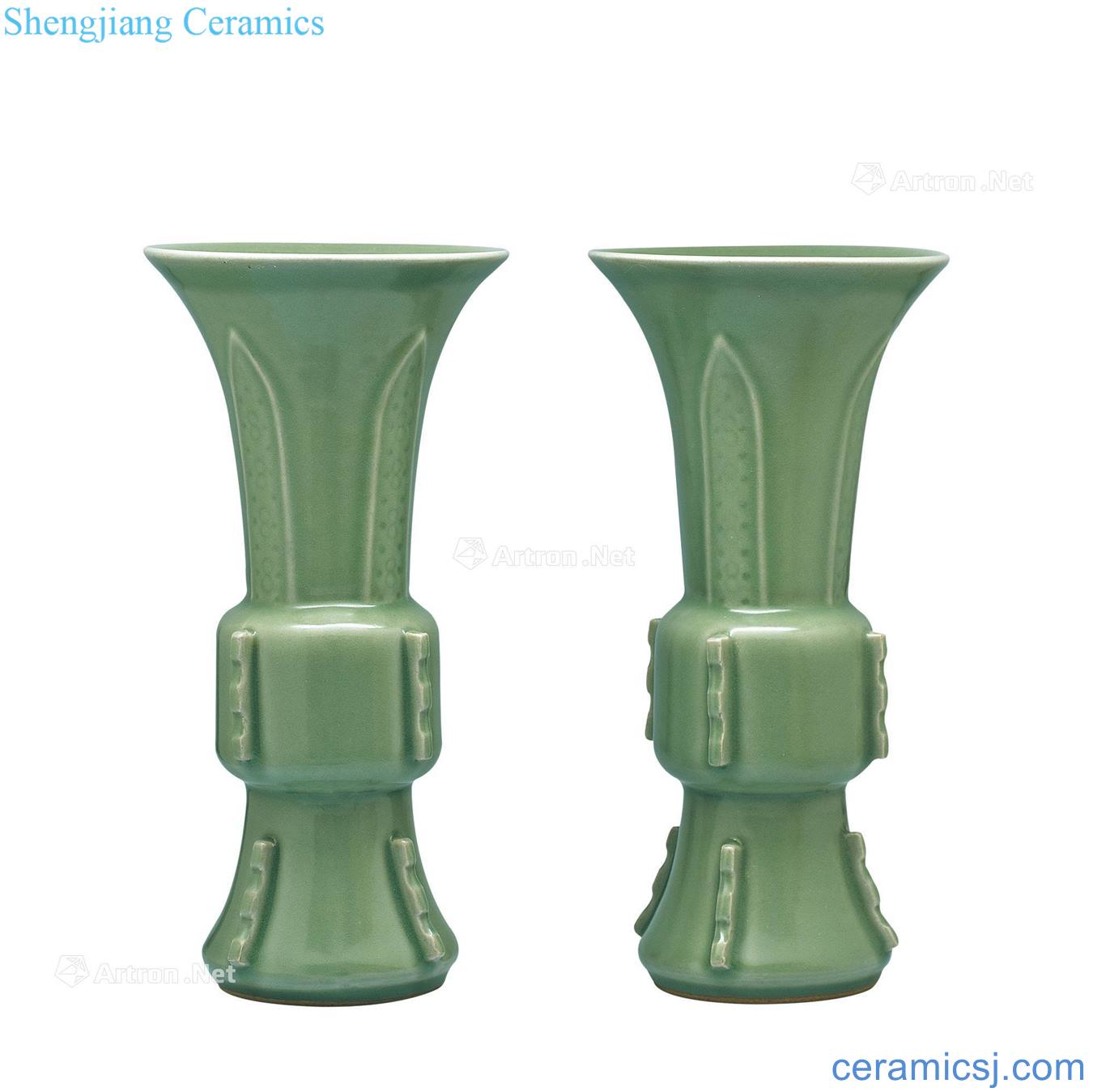 Ming Longquan green glaze ji flower vase with (a)