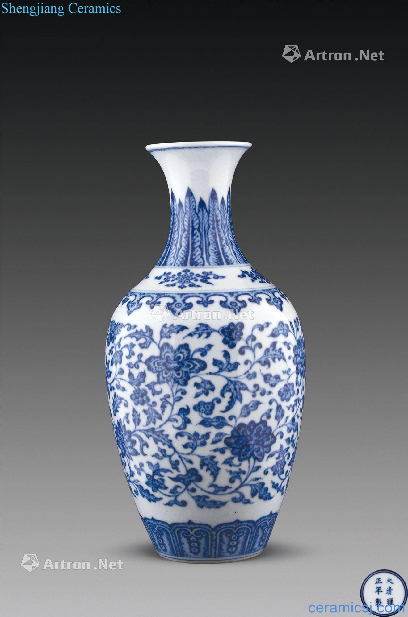 Qing yongzheng Blue and white flower grain bottle wrapped branches