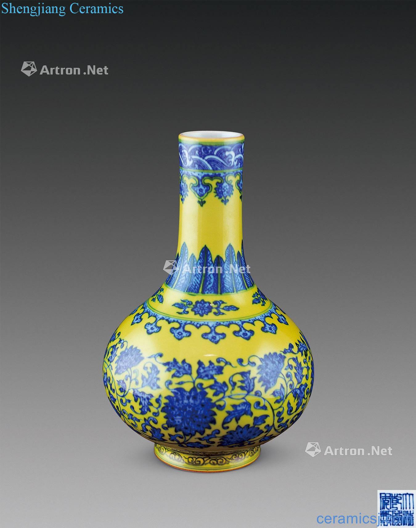 Qing qianlong Yellow with blue and white lotus flower pattern tree