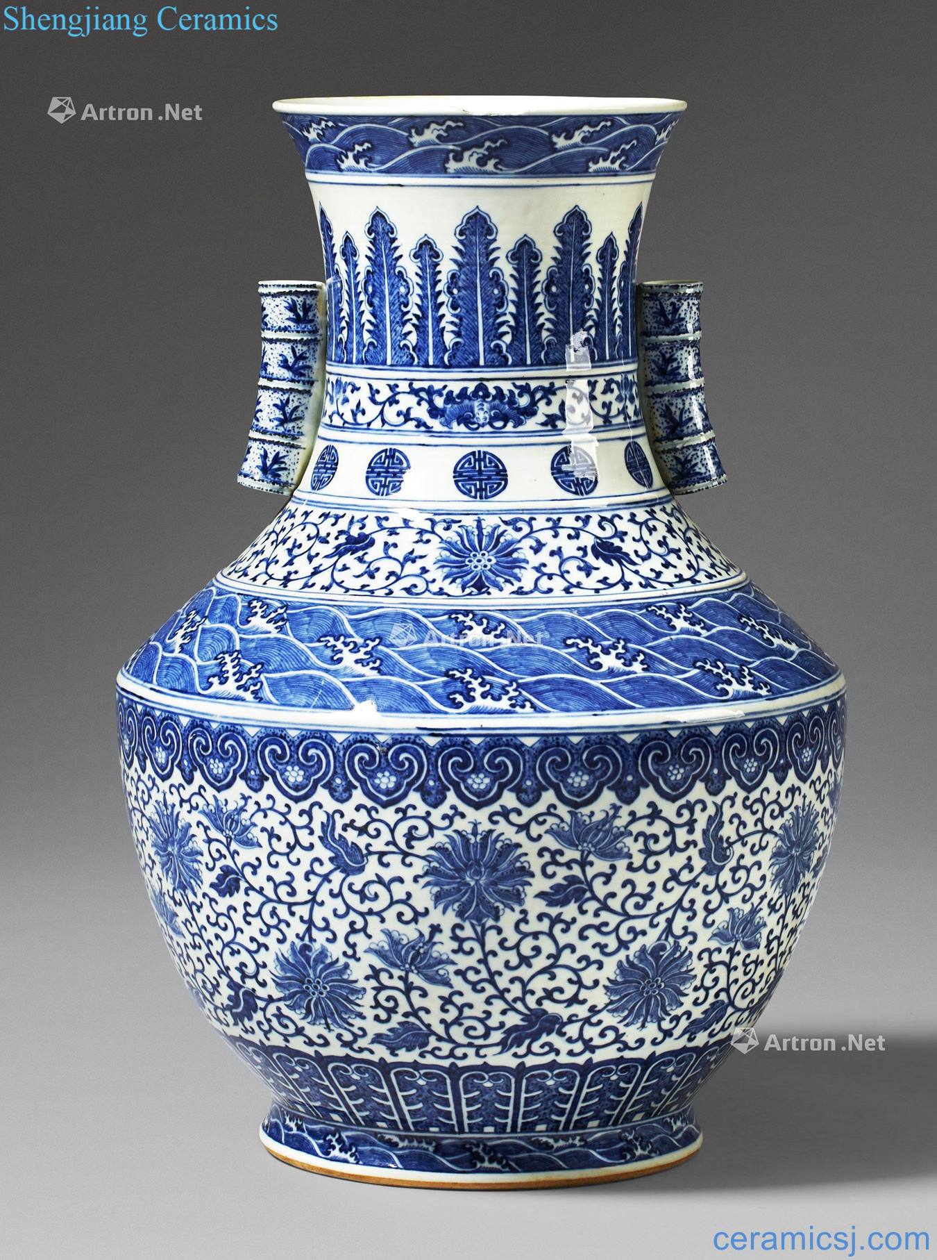 Qianlong, the nineteenth century Blue and white penetration ear big bottle