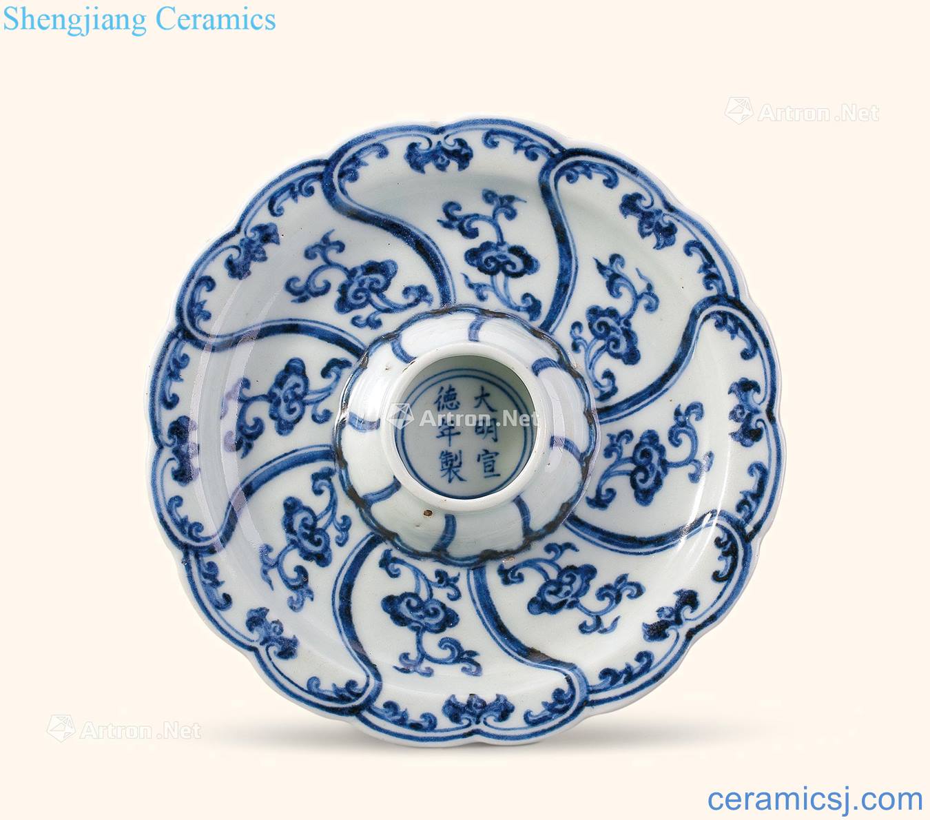 Ming xuande Blue and white ganoderma lucidum grain to light