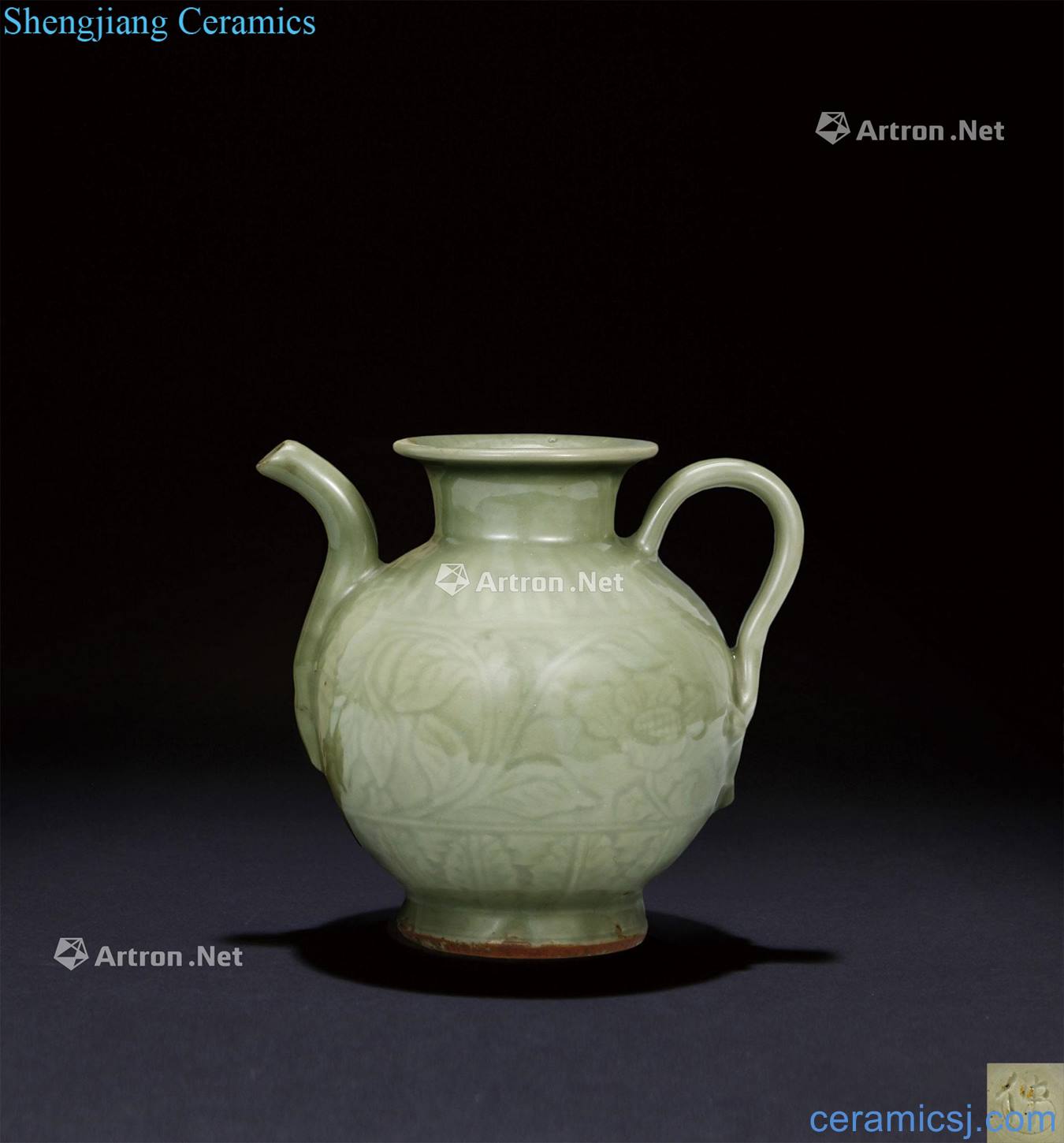 Ming Longquan celadon ewer carved decorative pattern