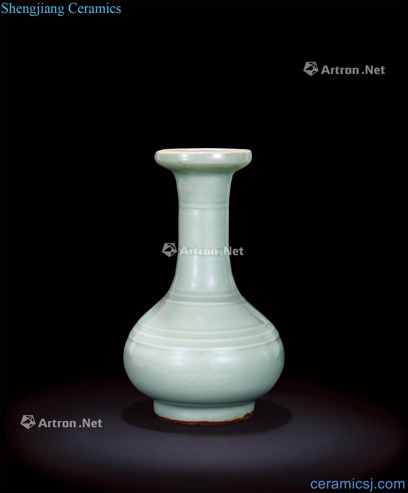 Ming Longquan celadon bowstring grain dish buccal bottle