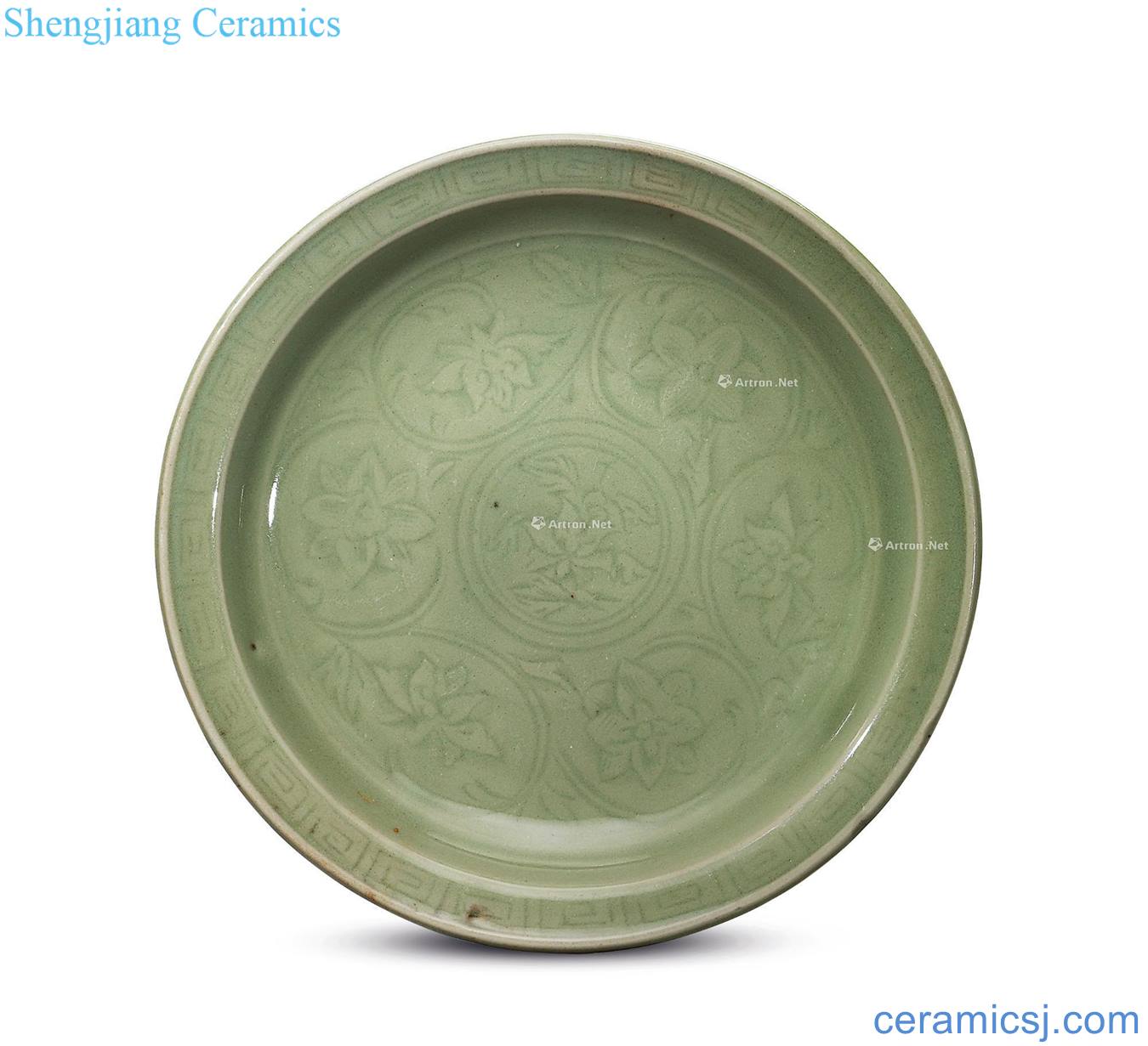 Ming hongwu Longquan green glaze lotus flower grain fold along the plate