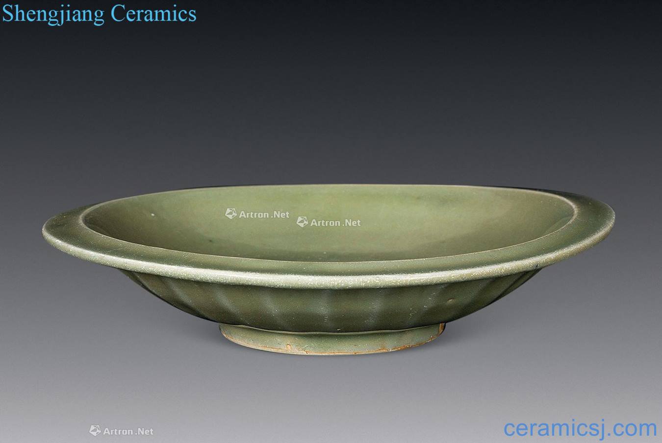 The song dynasty Longquan celadon Pisces fold along the plate