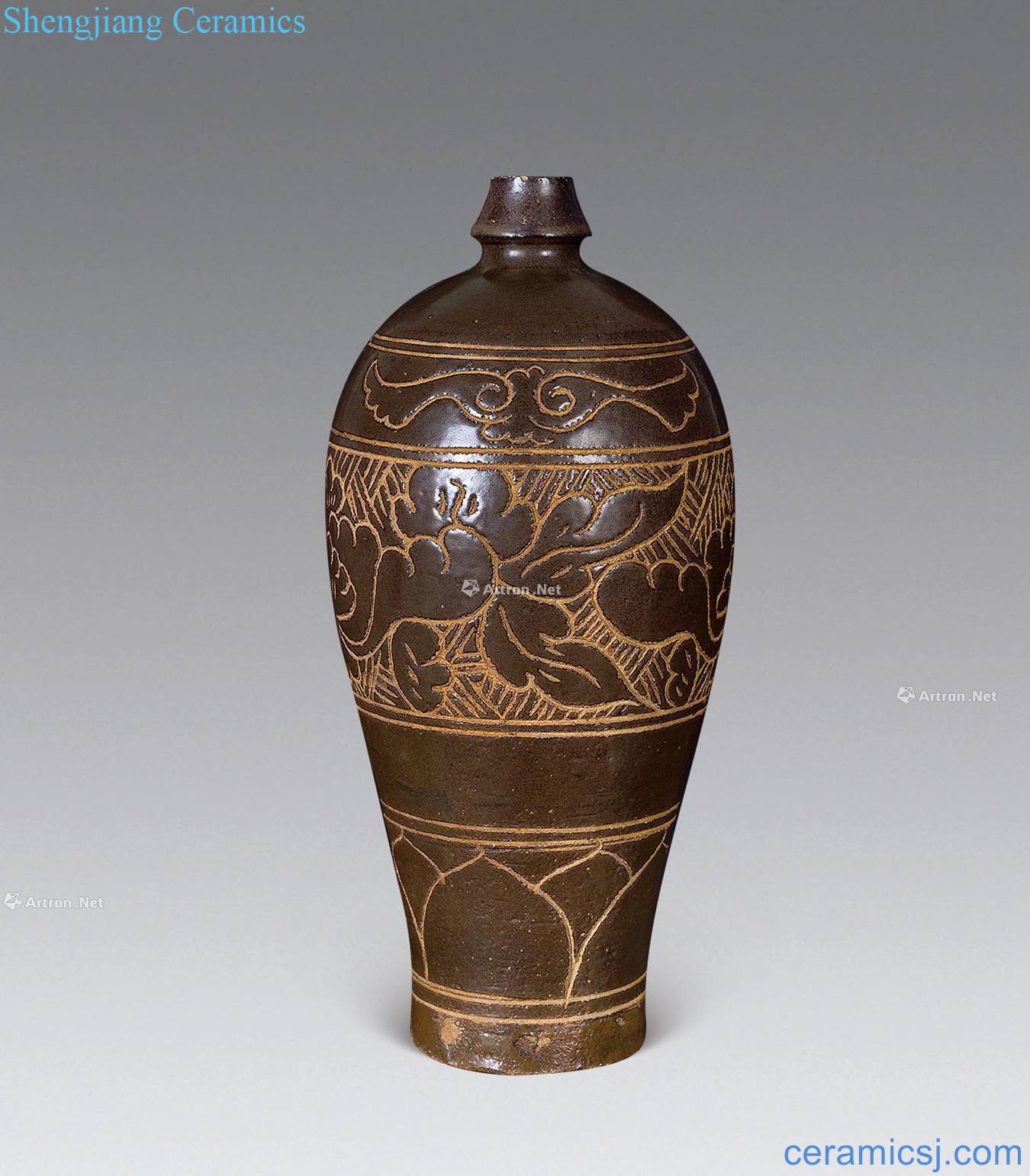 gold Magnetic state kiln carved vase mei. It's light brown