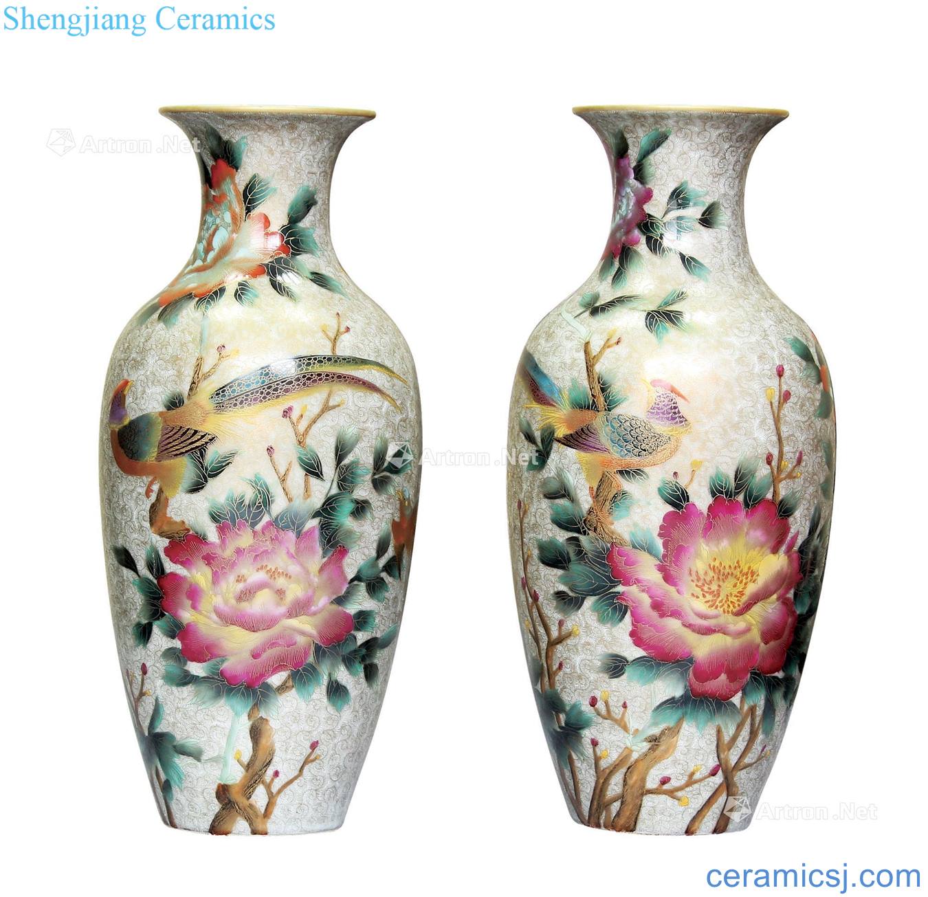 Qianlong colored enamel painting of flowers and grain goddess of mercy bottle