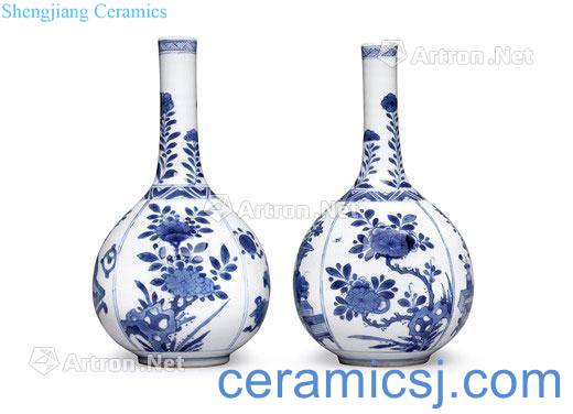 The qing emperor kangxi Blue and white flowers antique figure small flask (a)