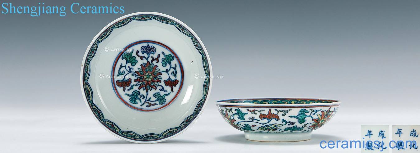 In the 18th century Dou colors branch lotus flower pattern plate (a)