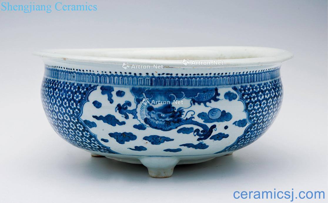 The qing emperor kangxi Blue and white dragon three feet furnace