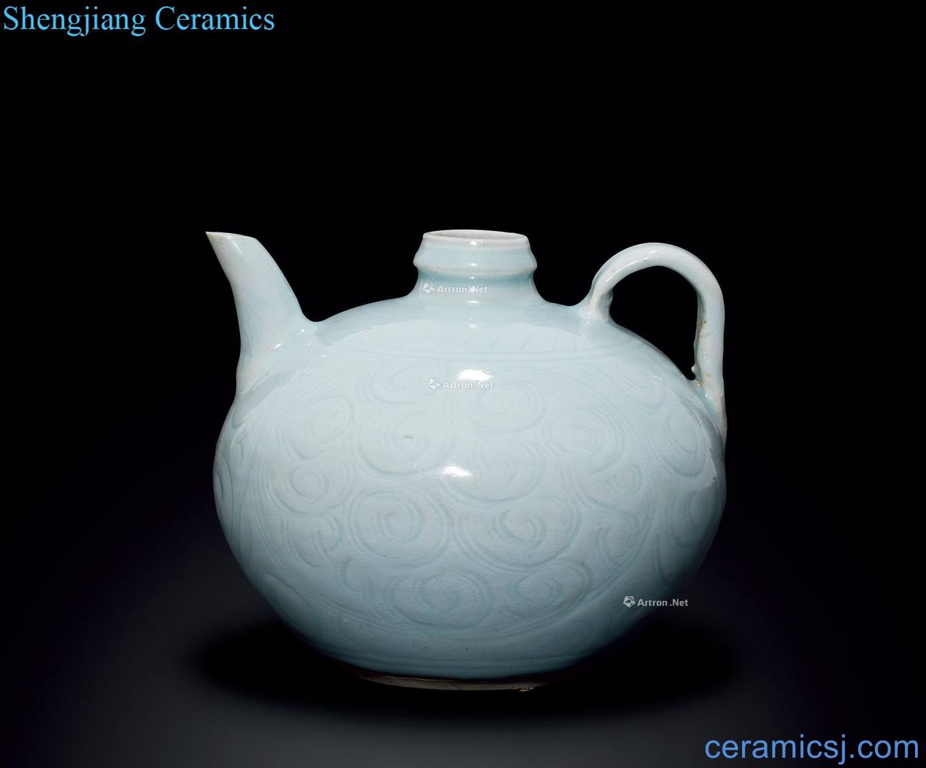 The southern song dynasty shadow blue glaze hand-cut DuLu ewer