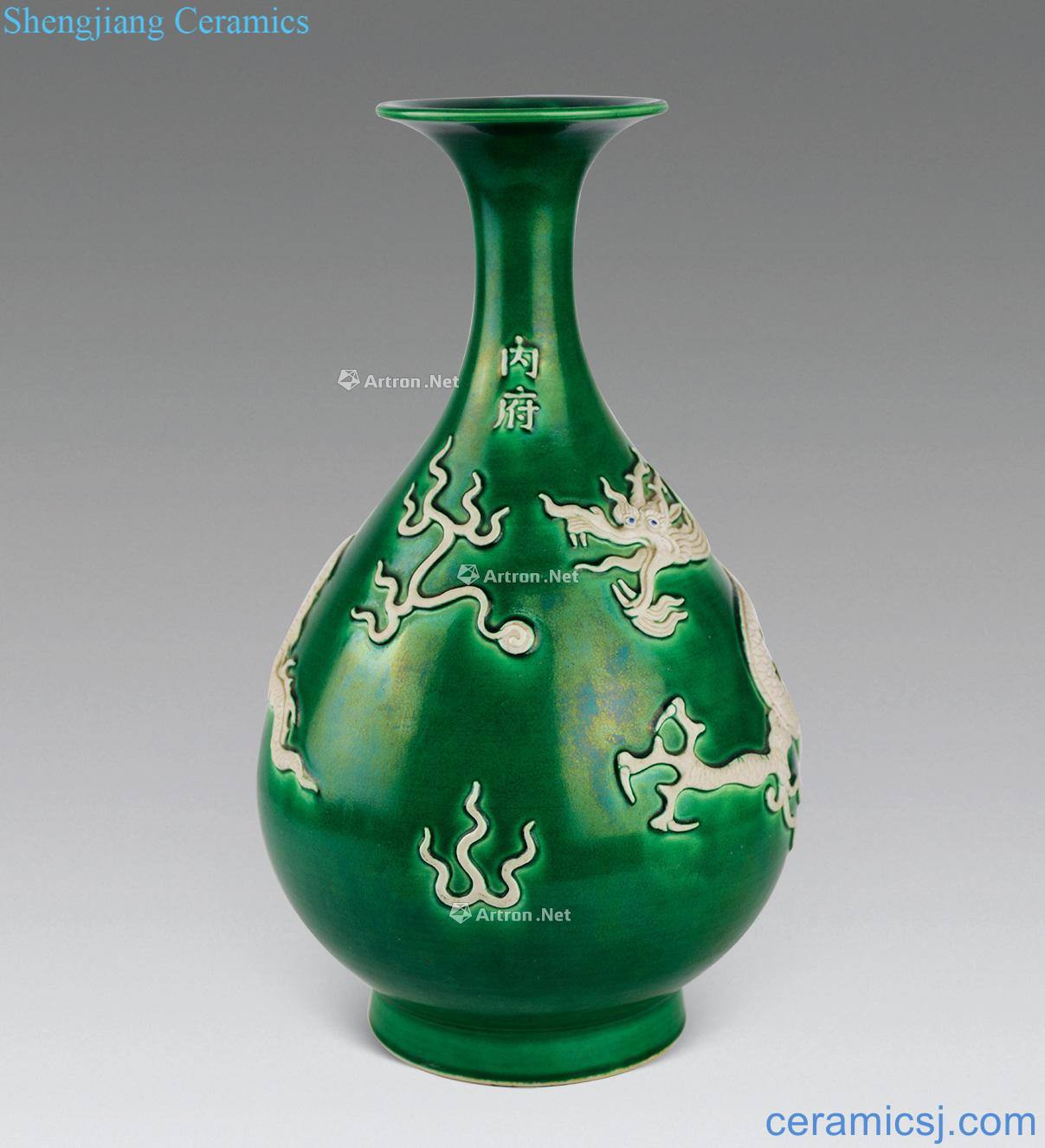 In the Ming dynasty Green glaze okho spring bottle of dragon pattern