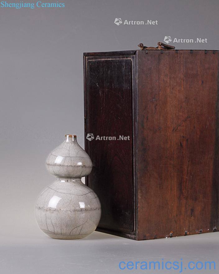 The song dynasty longquan gourd bottle