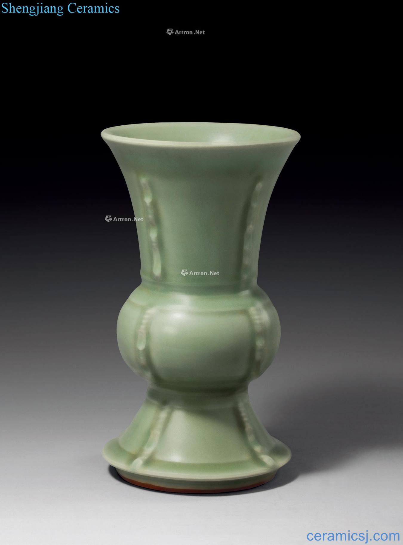 yuan Longquan celadon a halberd vase with flowers