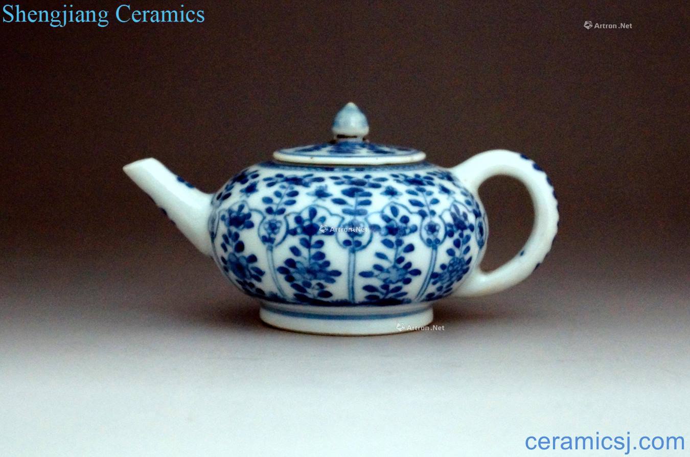 The qing emperor kangxi Blue and white flower grain teapot