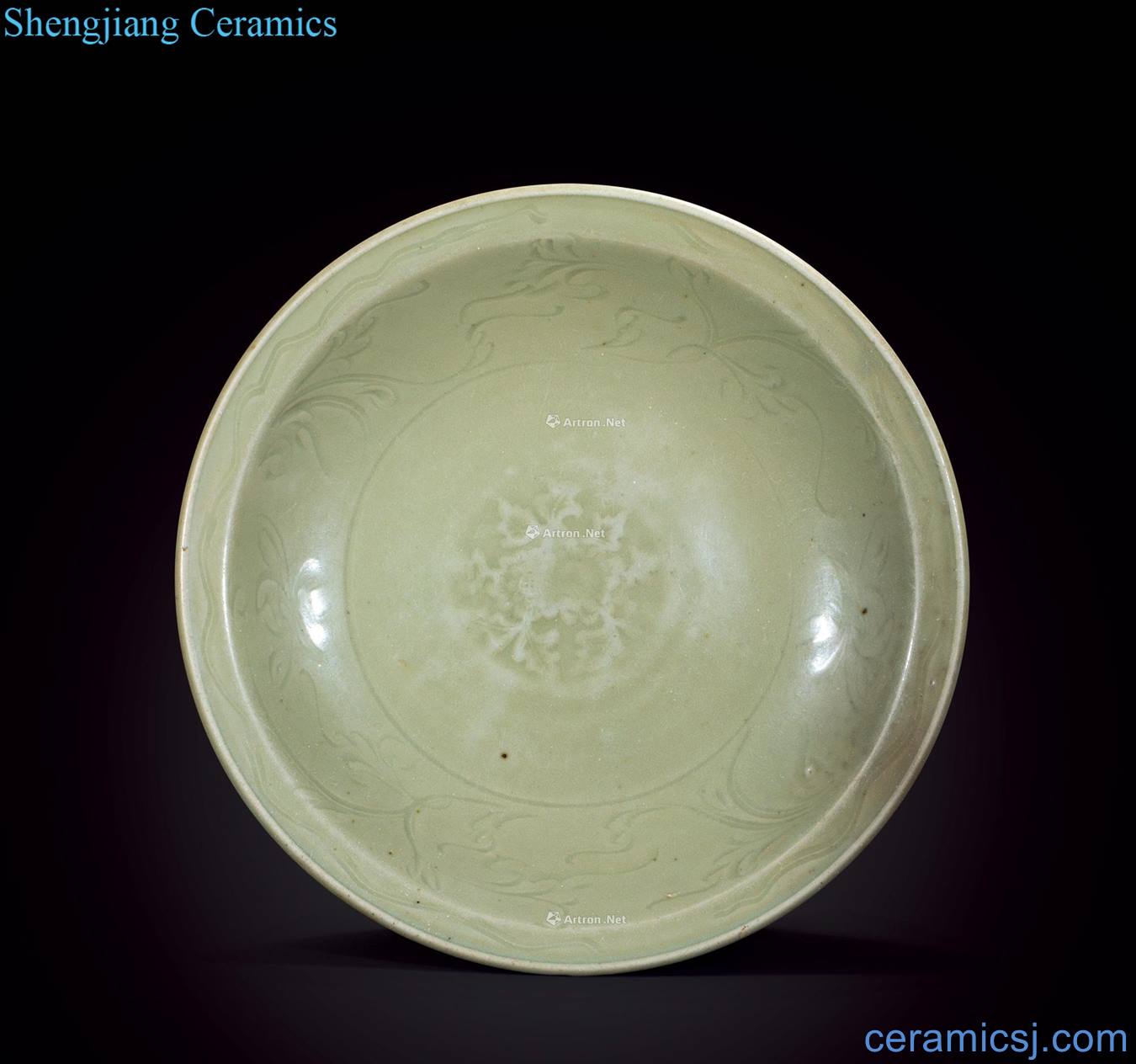 Longquan celadon in the 15th century Celadon hand-cut grail