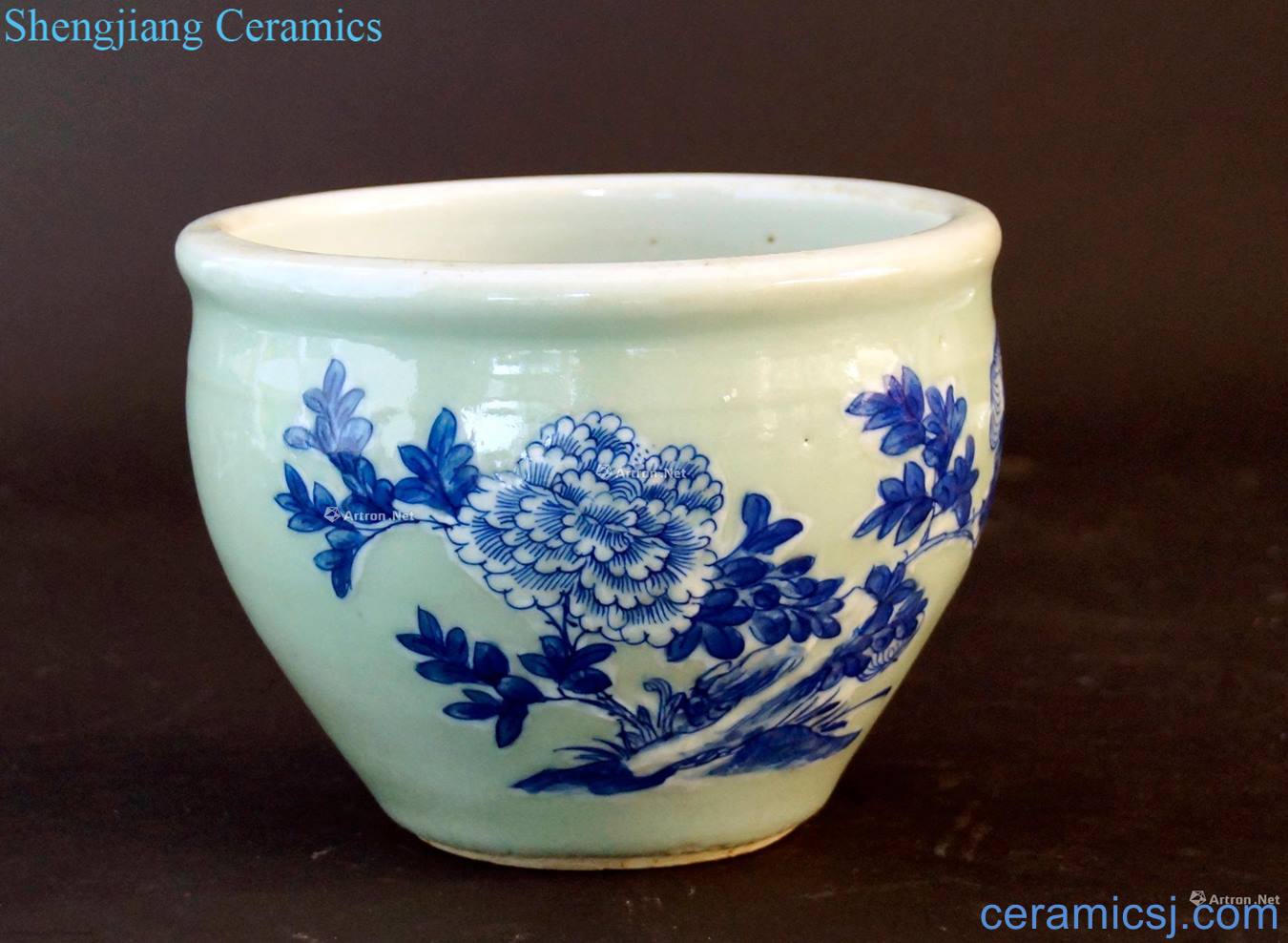 Qing dynasty middle-late Pea green to blue and white flower grain small cylinder