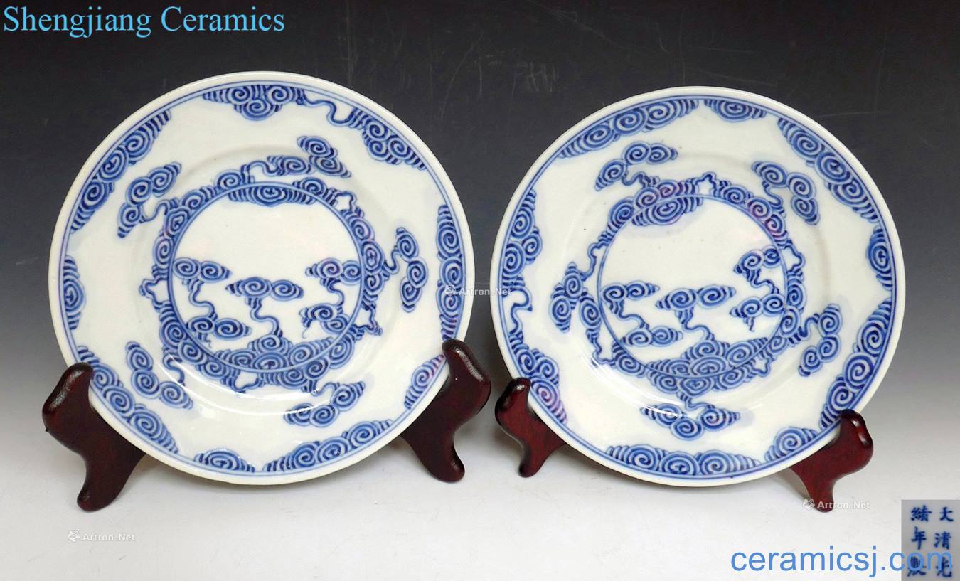 Qing guangxu Blue and white moire disc (pair).