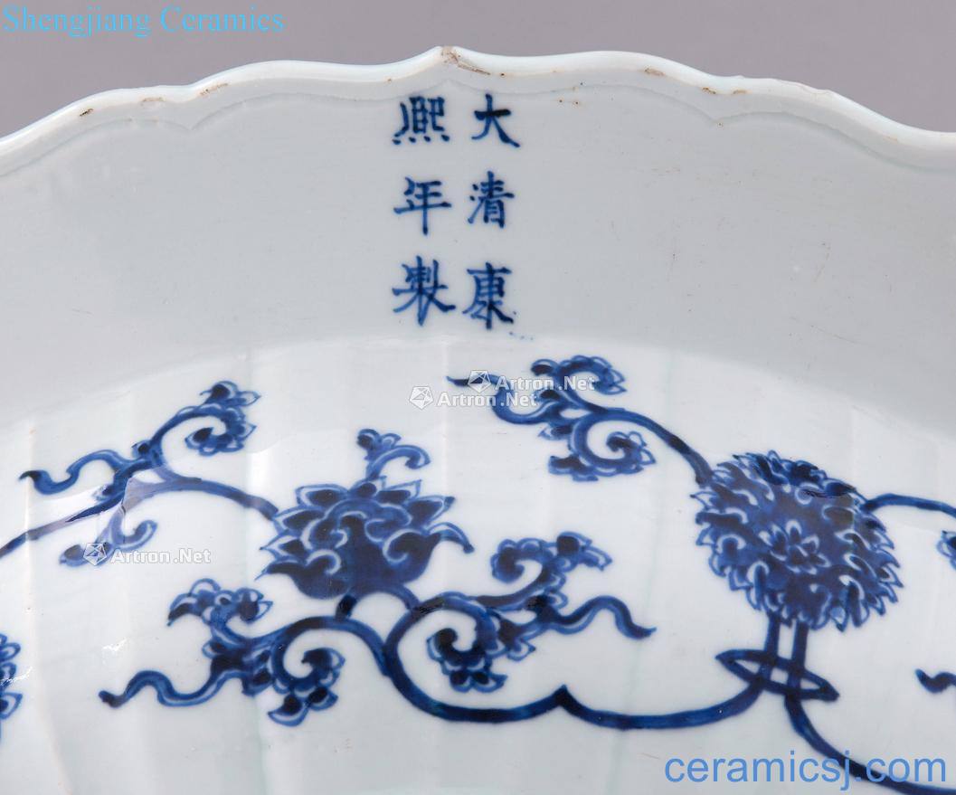 The qing emperor kangxi Blue and white lotus flower grain kwai mouth the broader market