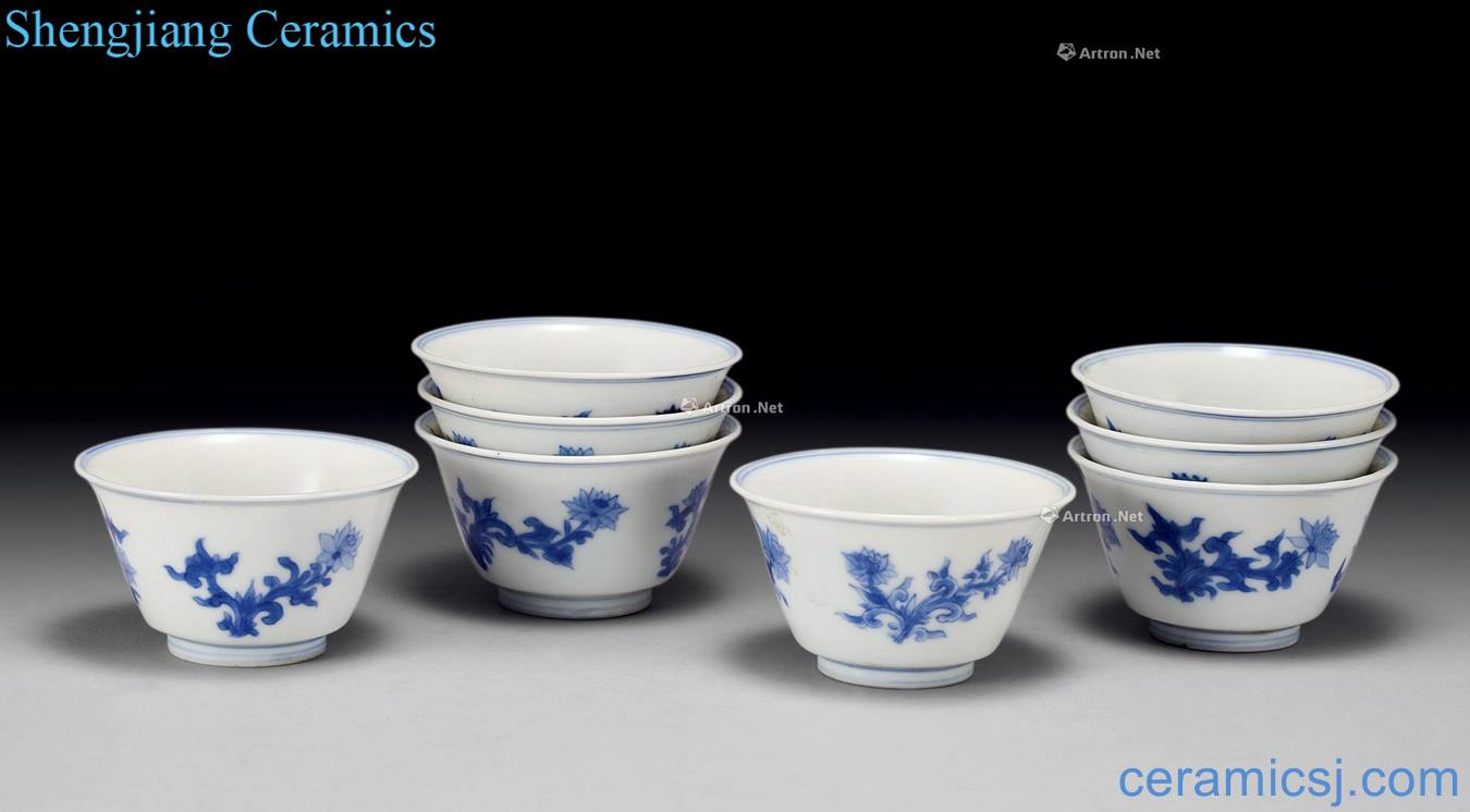 Qing dynasty blue and white floral cup (8)