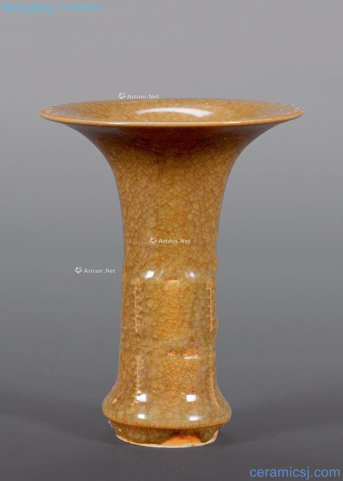 The southern song dynasty Open trailers yellow glaze vase with