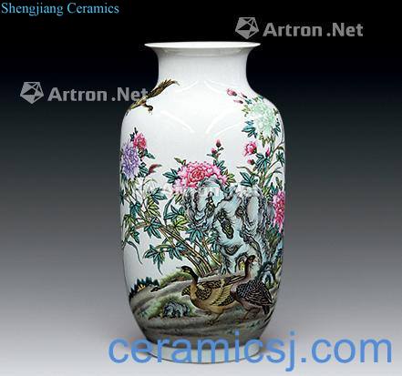 Qing qianlong powder enamel acknowledged bottles