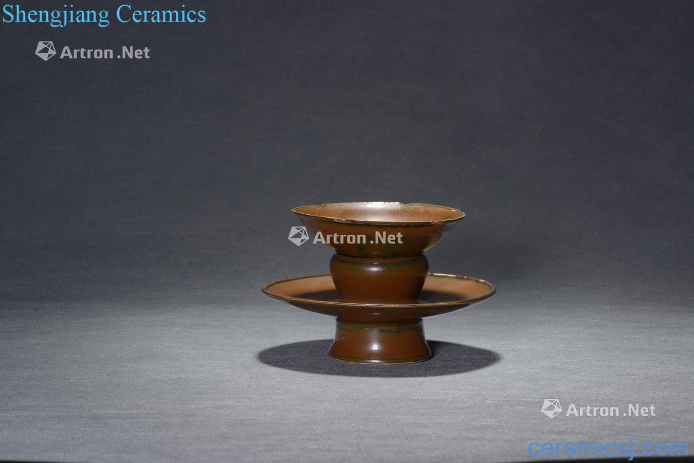 The song dynasty Yao state kiln sauce glaze lamp and lamp