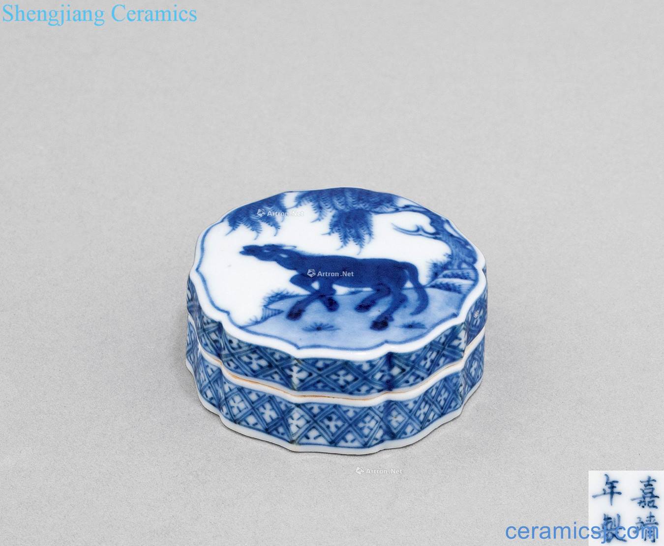 Mid qing Blue and white cattle figure haitang cover box shape