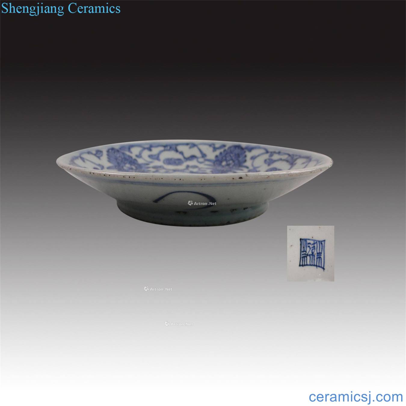 The late Ming dynasty Small blue and white tie up branches