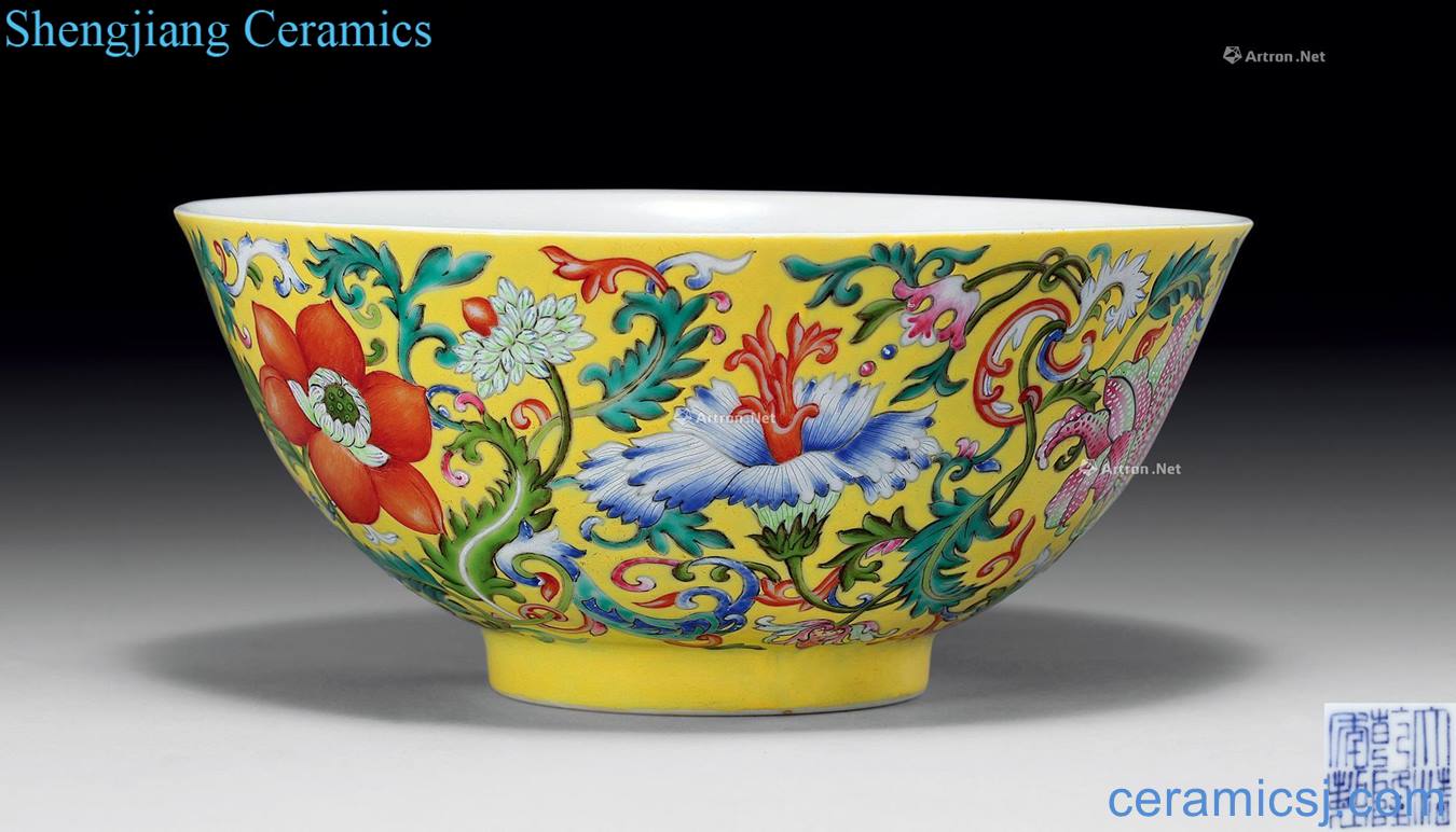 Qing emperor qianlong five bats bowl to pastel yellow flowers