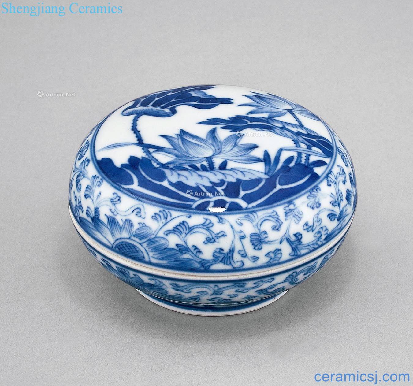 Blue and white lotus pattern cover box of the reign of emperor kangxi